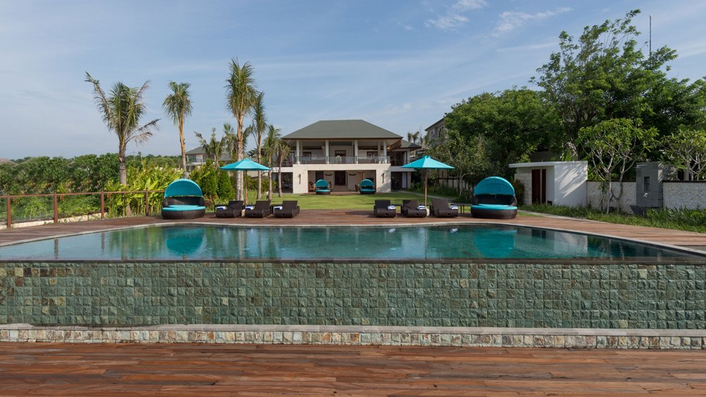 Pandawa Cliff Estate -  Villa Rose - The villa and gardens